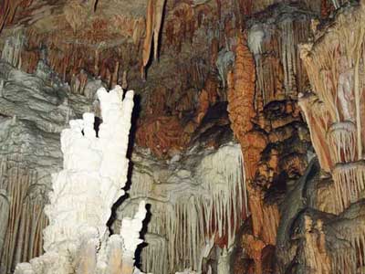 Aynalıgöl Mağarası